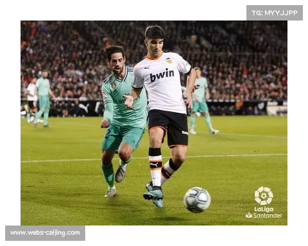 阿什拉夫补射扳平比分，巴黎半场结束前将比分追成2-2